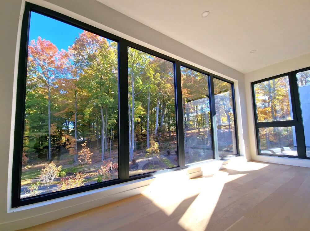 case study high-end home with black aluminium windows Aluprof with forest view