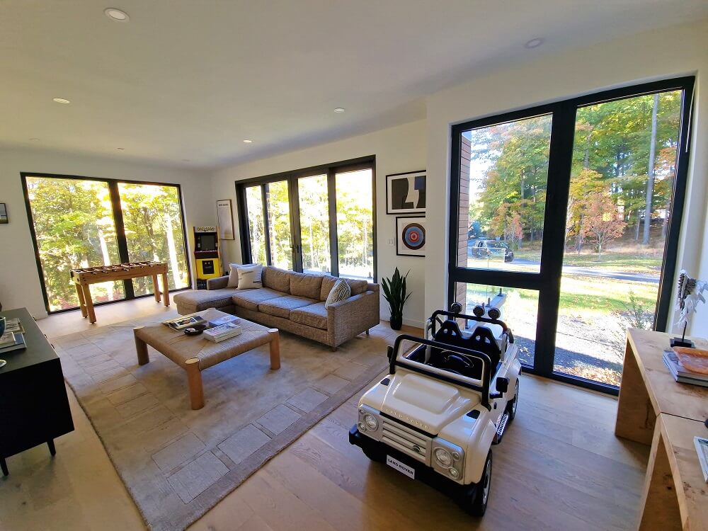 case study high-end home with black aluminium windows Aluprof room